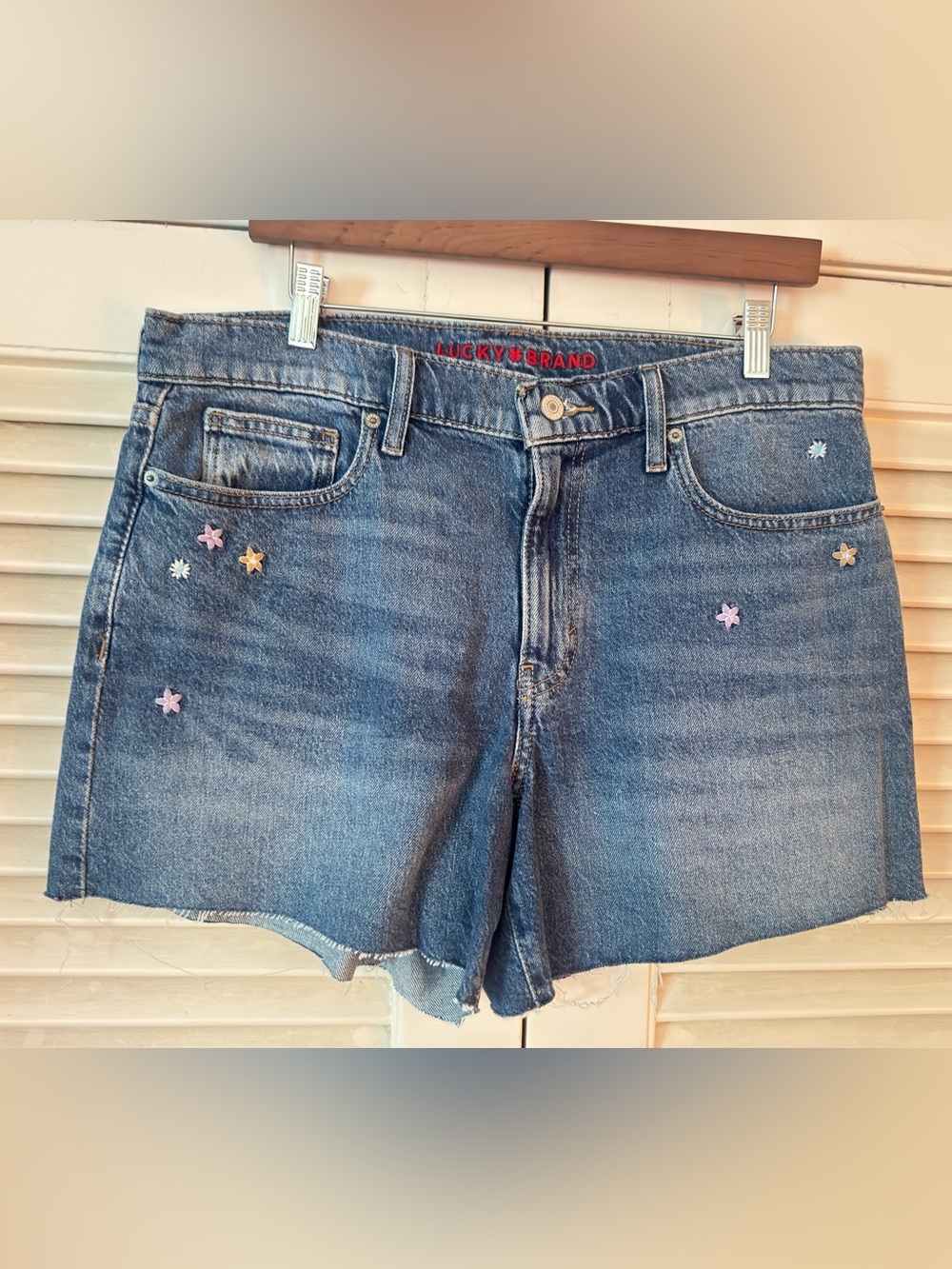 NWOT LUCKY BRAND EMBROIDERED DENIM SHORTS SIZE 12/31 ORIG $78